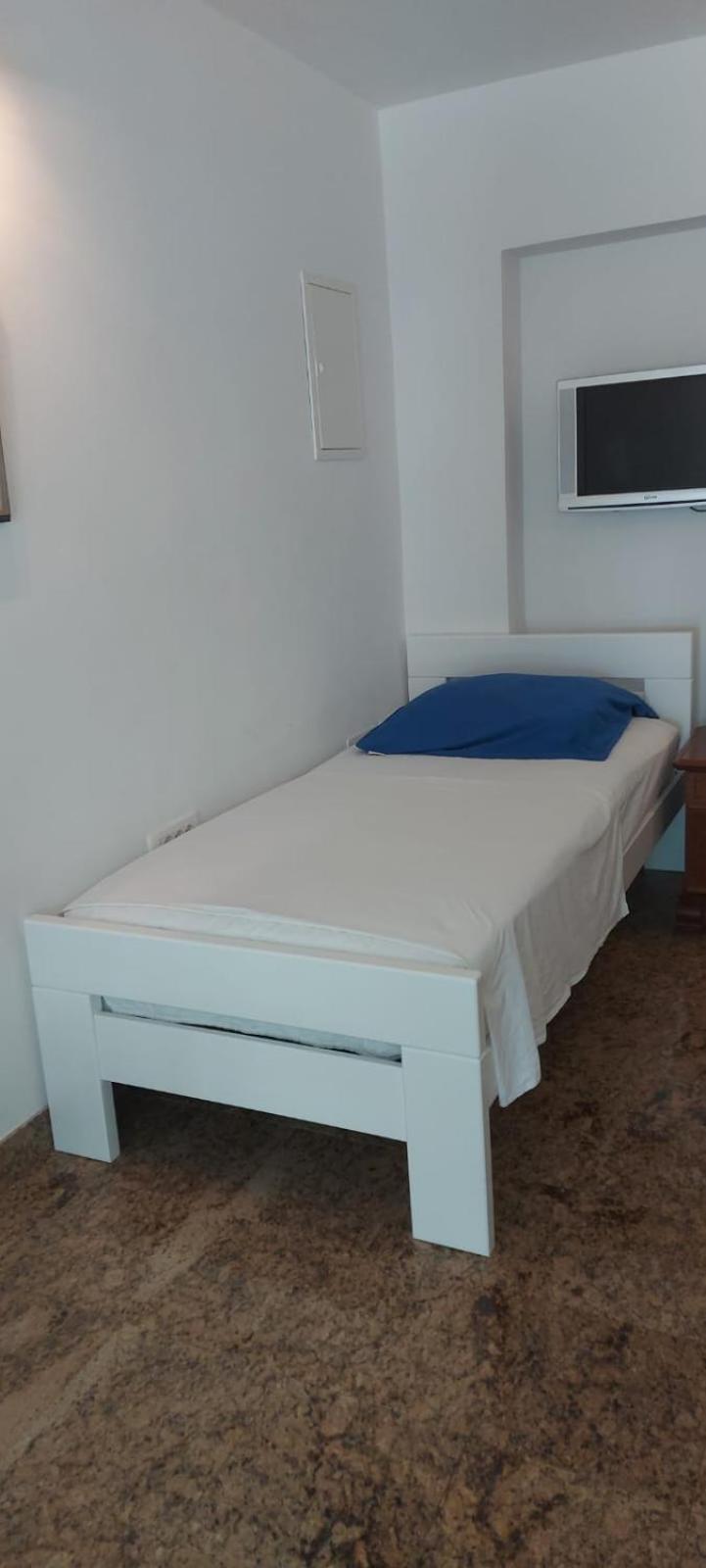 Apartman Nevia Lka Opric Eksteriør bilde